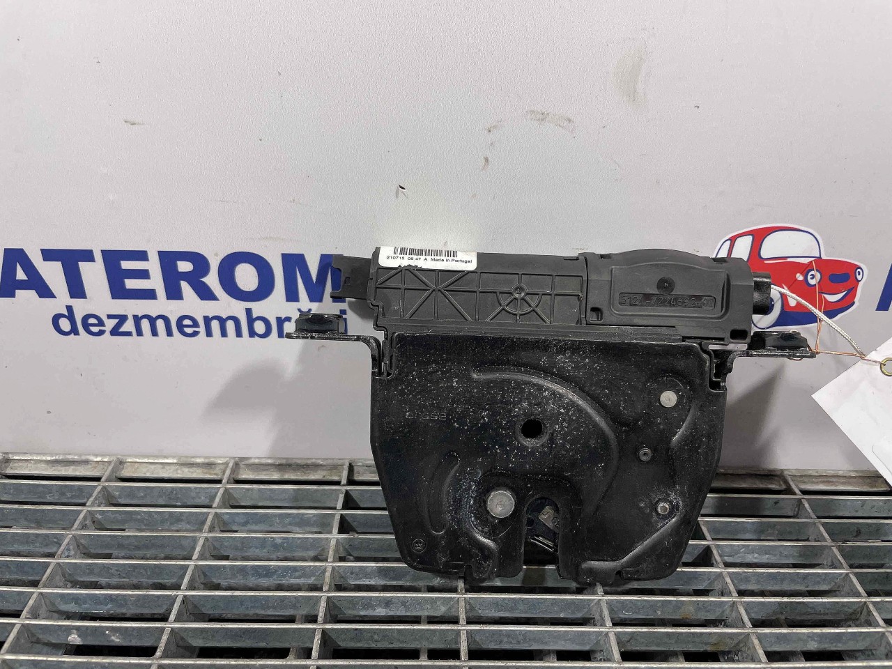 INCUIETOARE CAPOTA SPATE BMW SERIA 3 F 30 - - (2011 2018)