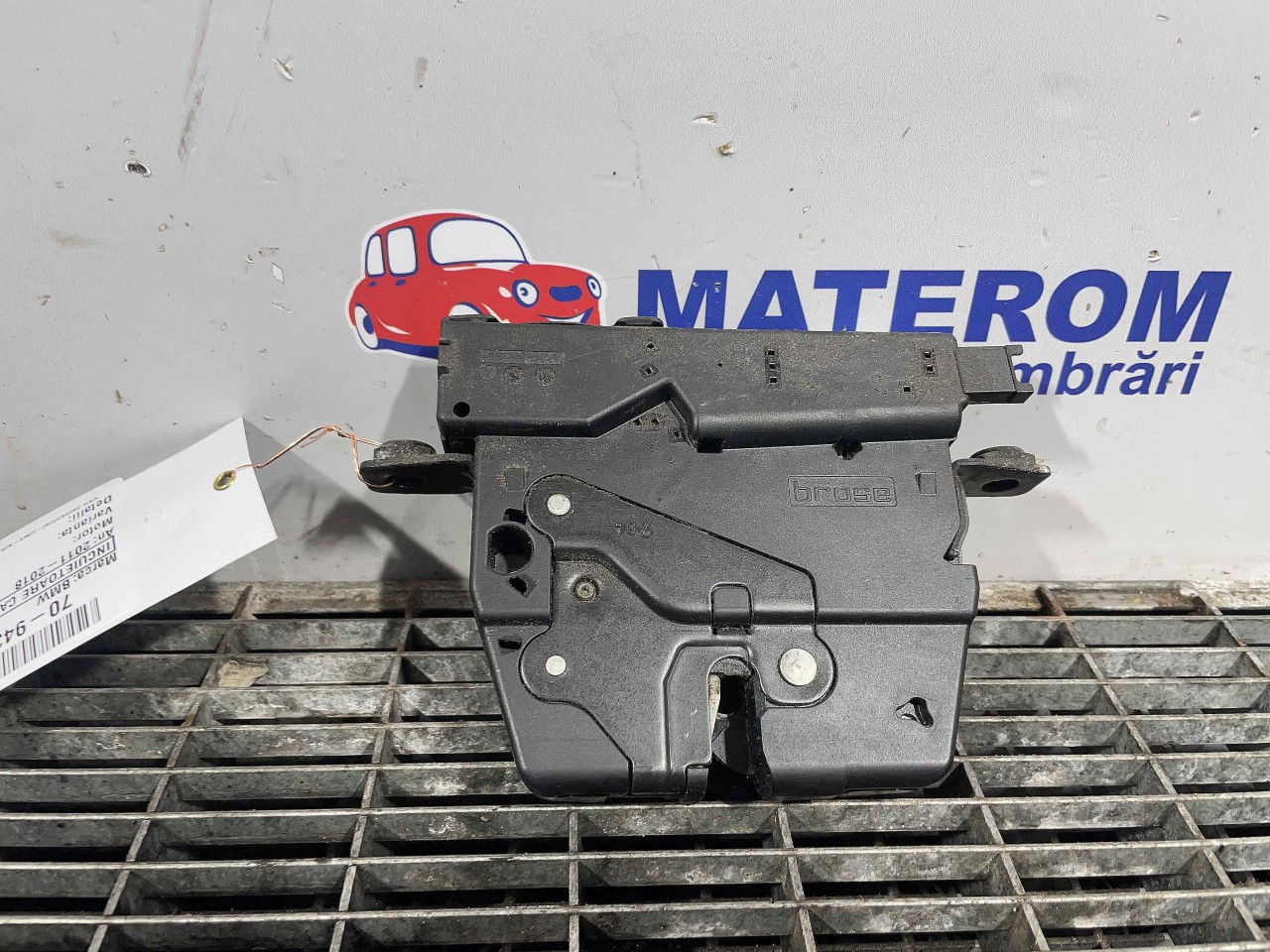 INCUIETOARE CAPOTA SPATE BMW SERIA 3 F 30 - - (2011 2018)