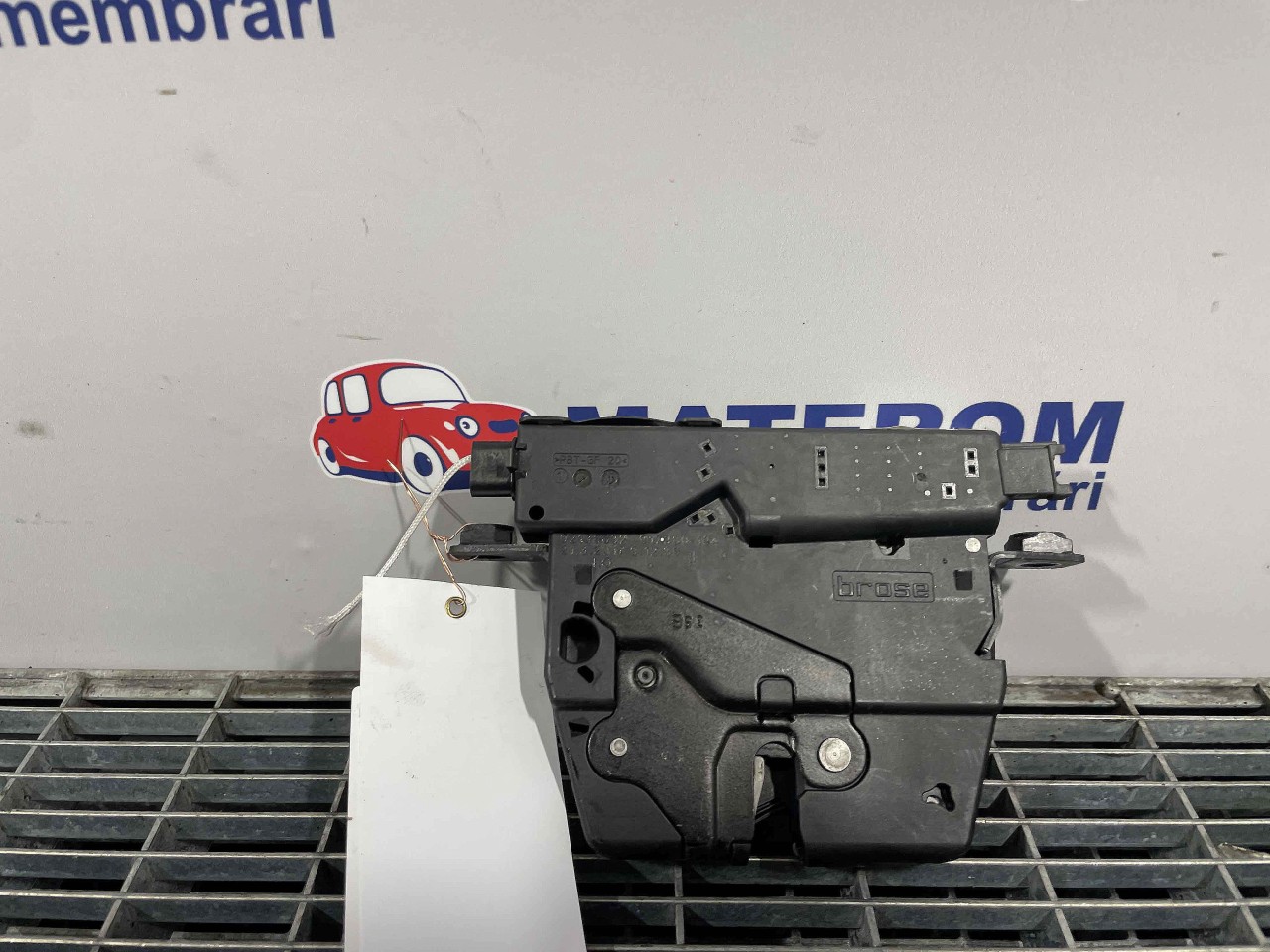 INCUIETOARE CAPOTA SPATE BMW SERIA 3 F 30 SERIA 3 F 30 - - (2015 2018)
