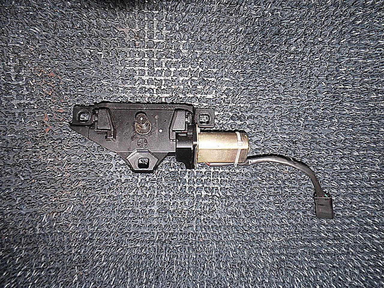 INCUIETOARE CAPOTA SPATE BMW SERIA 7 E 65 - - (2001 2008)