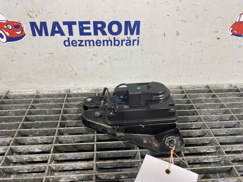 INCUIETOARE CAPOTA SPATE CHRYSLER 300C -