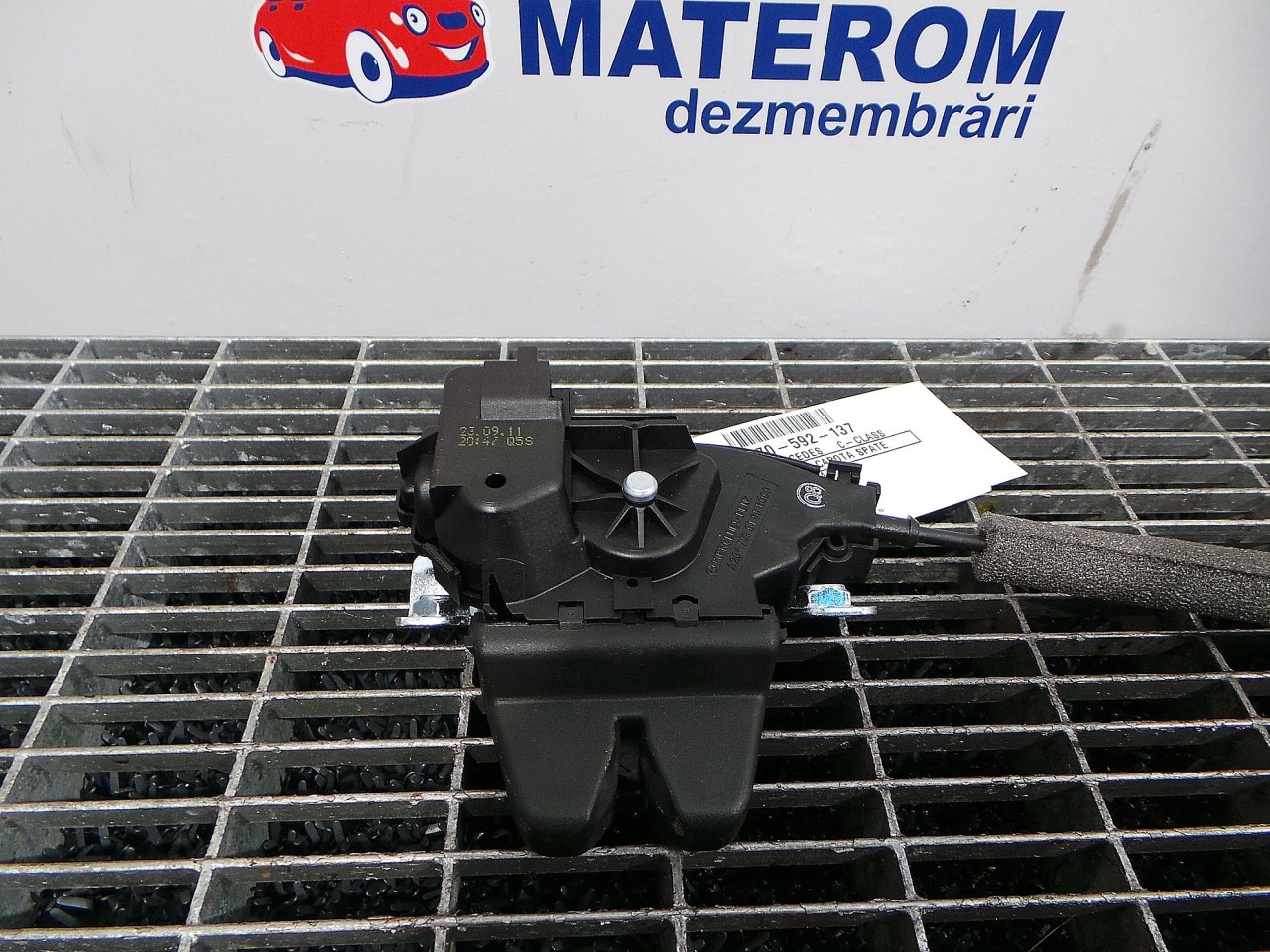 INCUIETOARE CAPOTA SPATE MERCEDES C-CLASS C-CLASS - - (2011 2014)