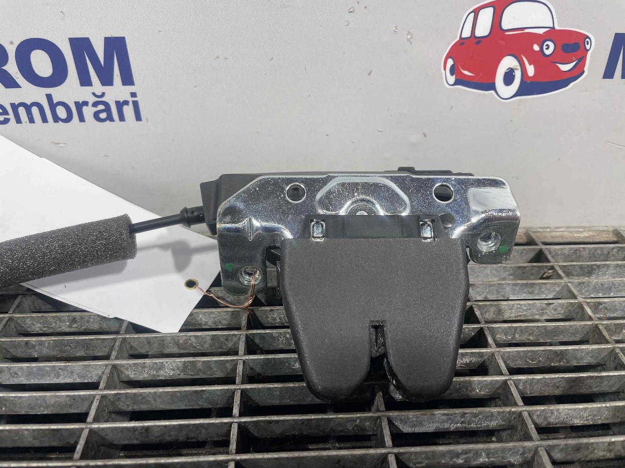 INCUIETOARE CAPOTA SPATE MERCEDES E-CLAS