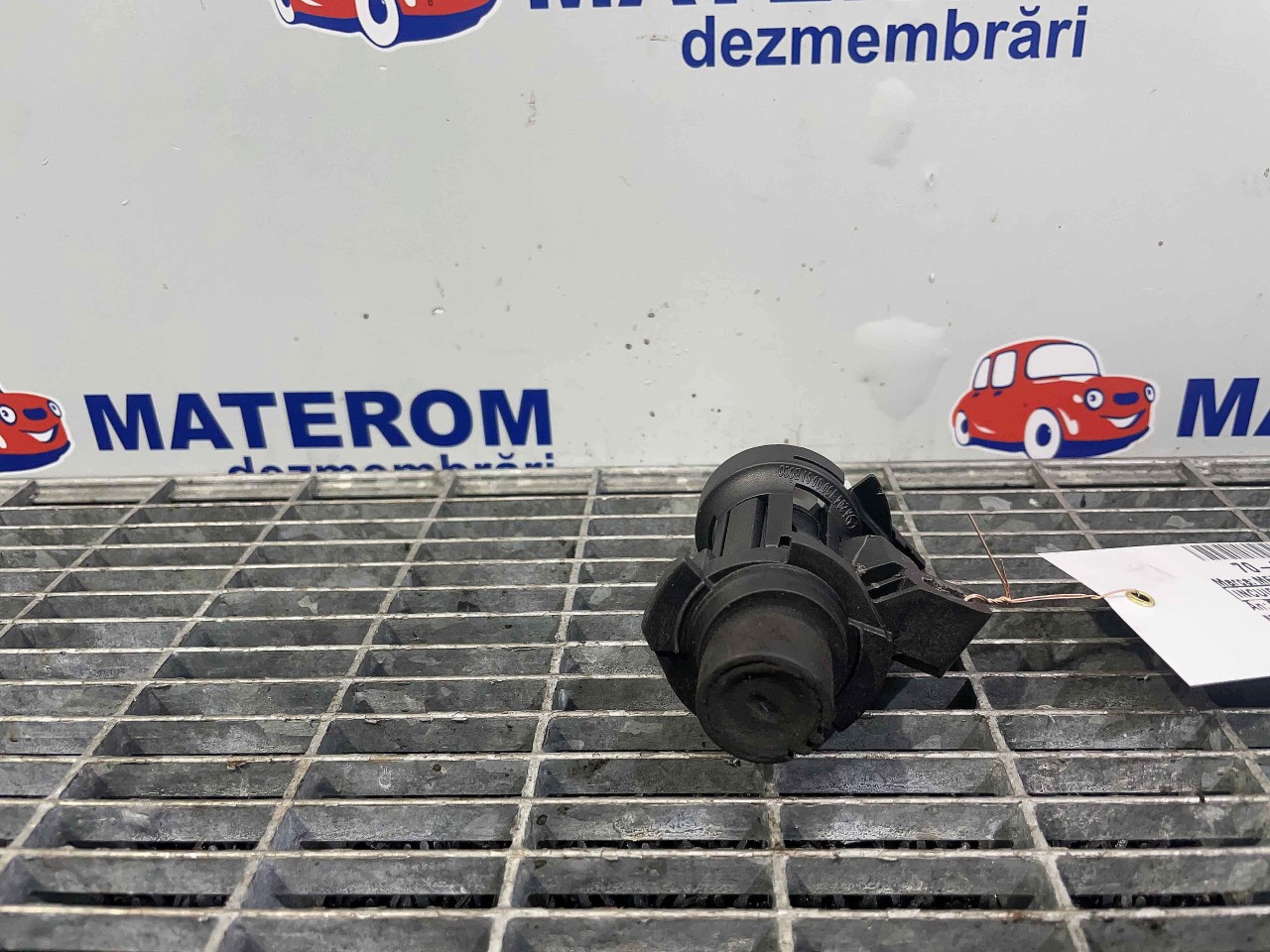 INCUIETOARE CAPOTA SPATE MERCEDES E-CLASS - - (2013 2016)