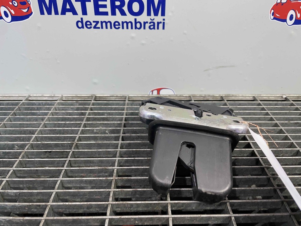 INCUIETOARE CAPOTA SPATE VW PASSAT CC - - (2008 2012)