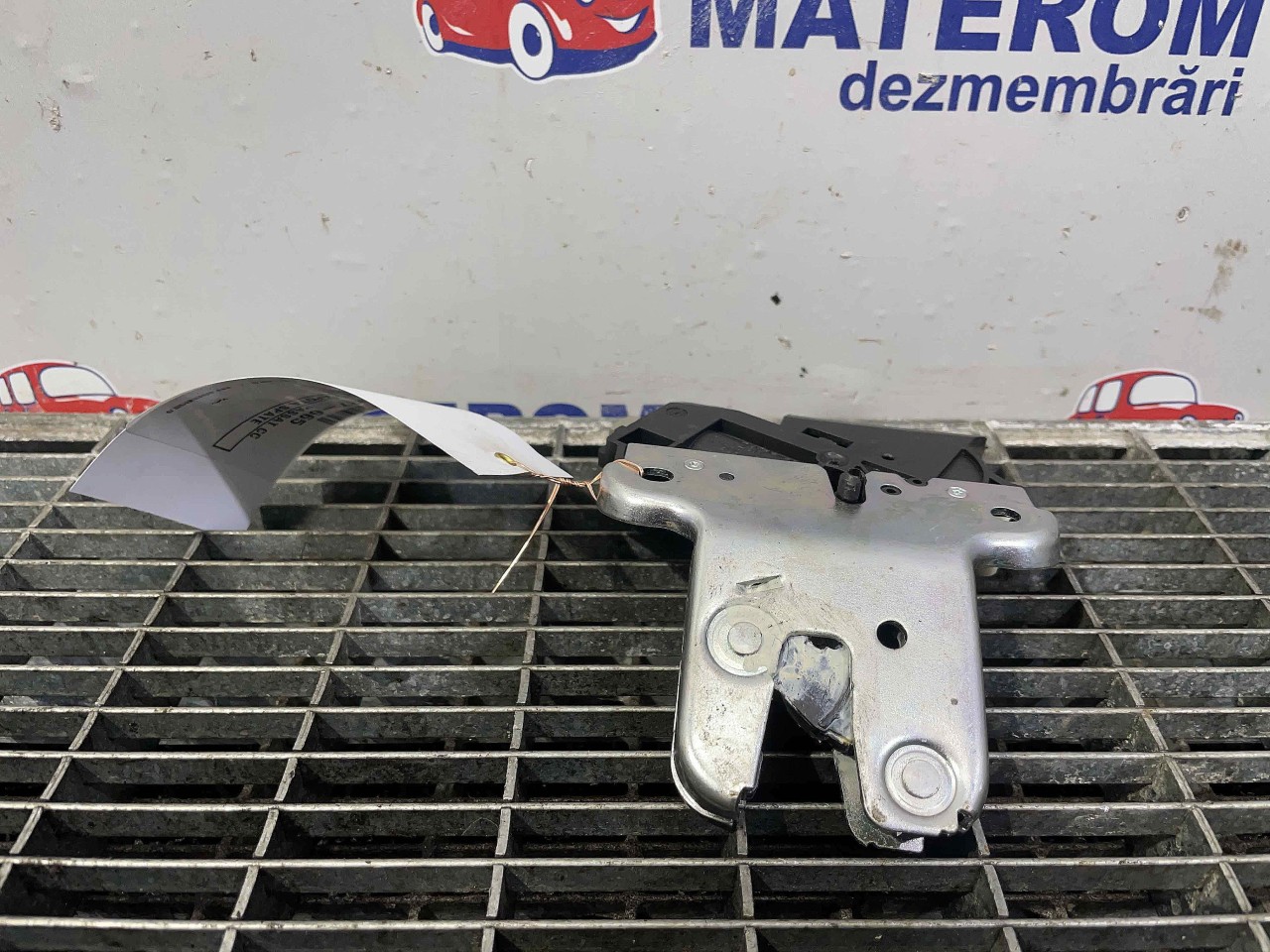 INCUIETOARE CAPOTA SPATE VW PASSAT CC - - (2012 2016)