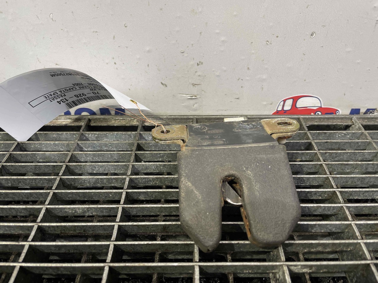 INCUIETOARE CAPOTA SPATE VW PASSAT PASSAT - - (2000 2004)