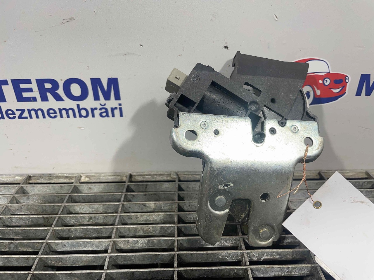 INCUIETOARE CAPOTA SPATE VW PASSAT PASSAT - - (2005 2010)