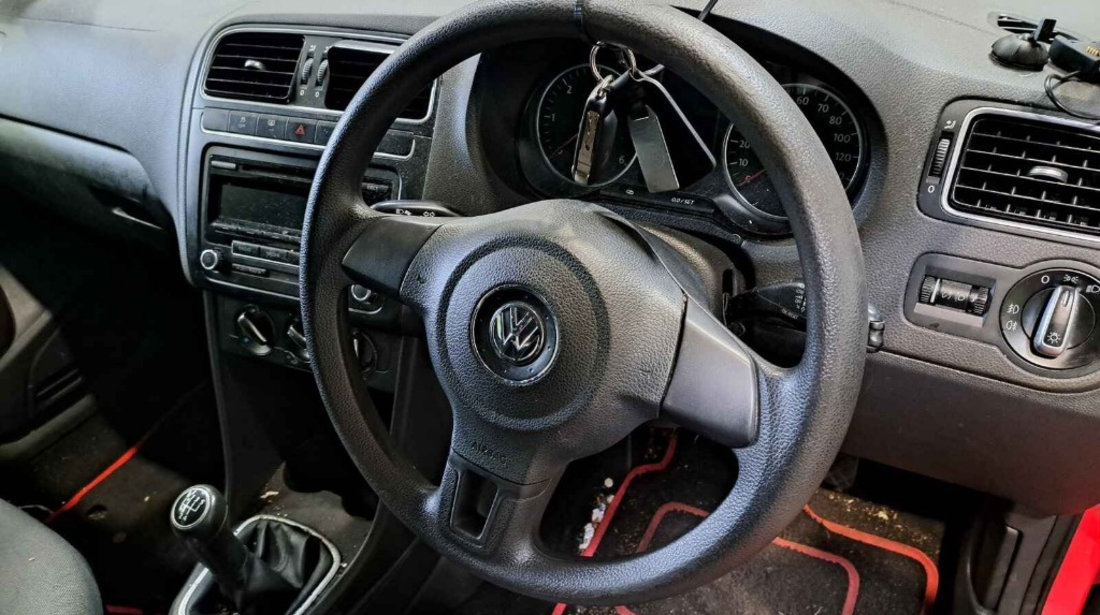 Incuietoare capota Volkswagen Polo 6R 2012 Hatchback 1.2 TDI CFWA