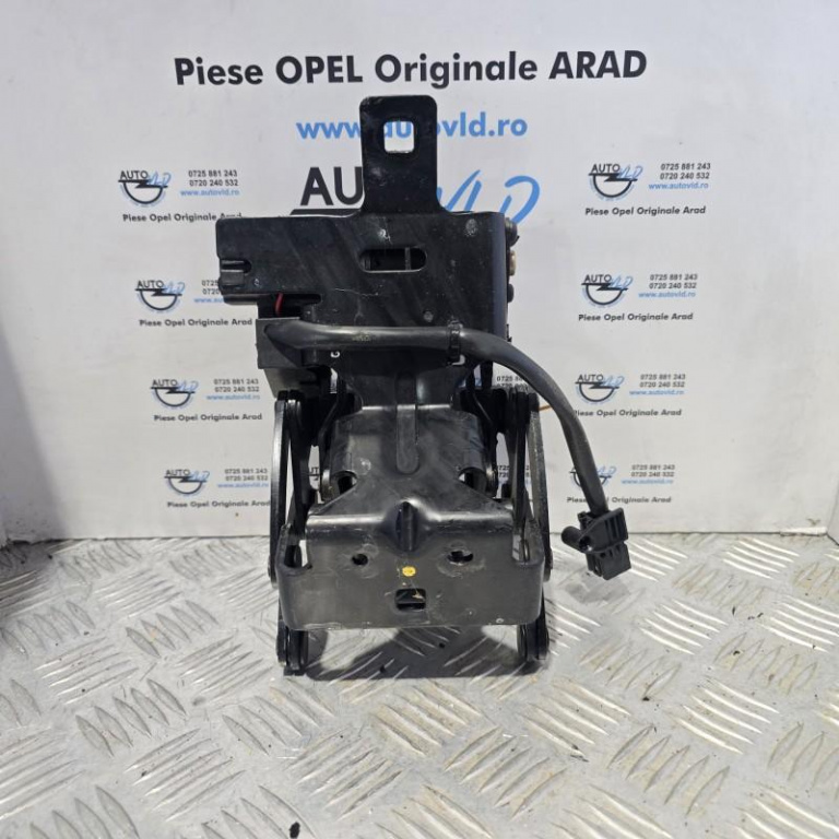 Incuietoare dreapta haion Opel Astra H Twintop 2004-2007 133064303