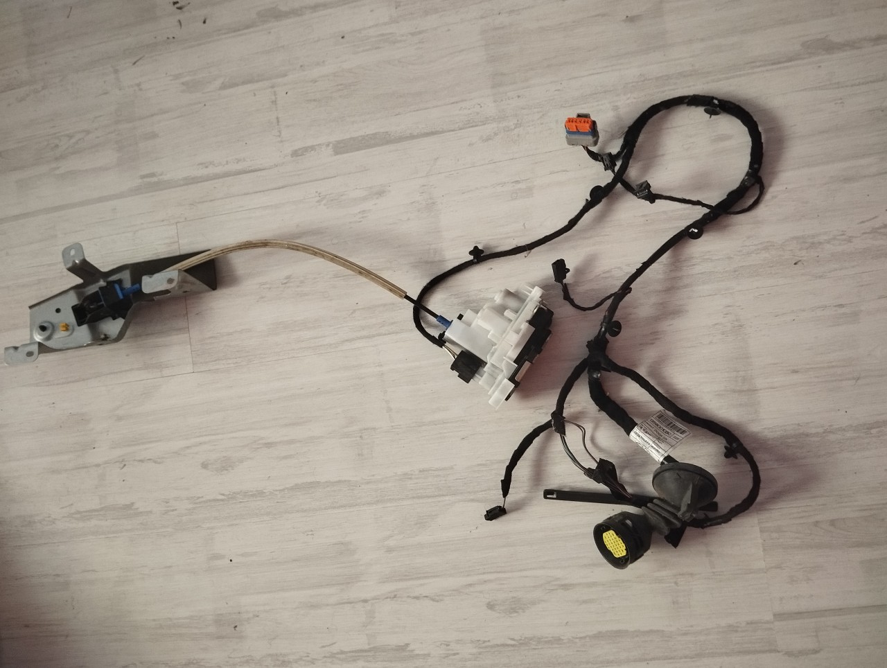 Incuietoare portiera dreapta fata Citroen Nemo 2012 1.3 diesel