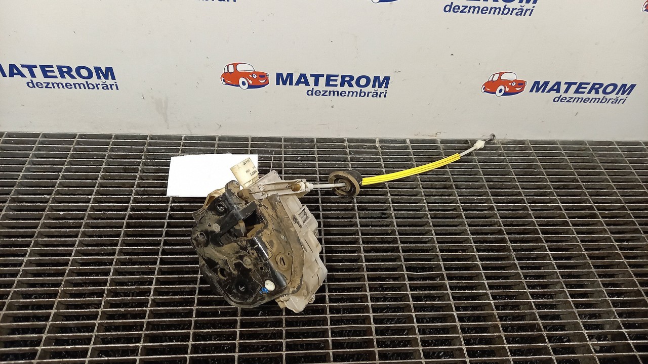 INCUIETOARE USA FATA DREAPTA AUDI A3 - - (2004 2007)