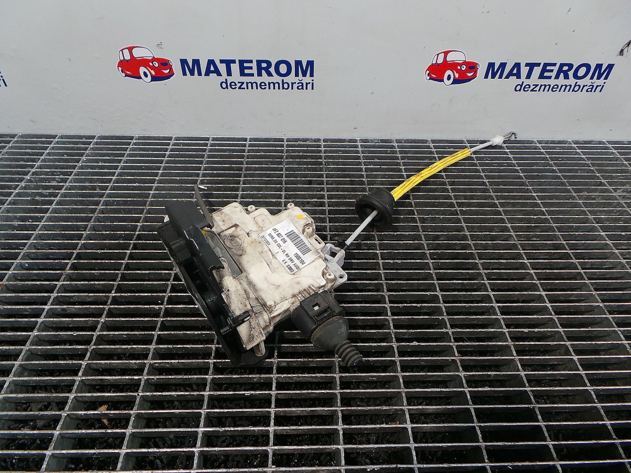 INCUIETOARE USA FATA DREAPTA AUDI A3 A3 - - (2004 2007)
