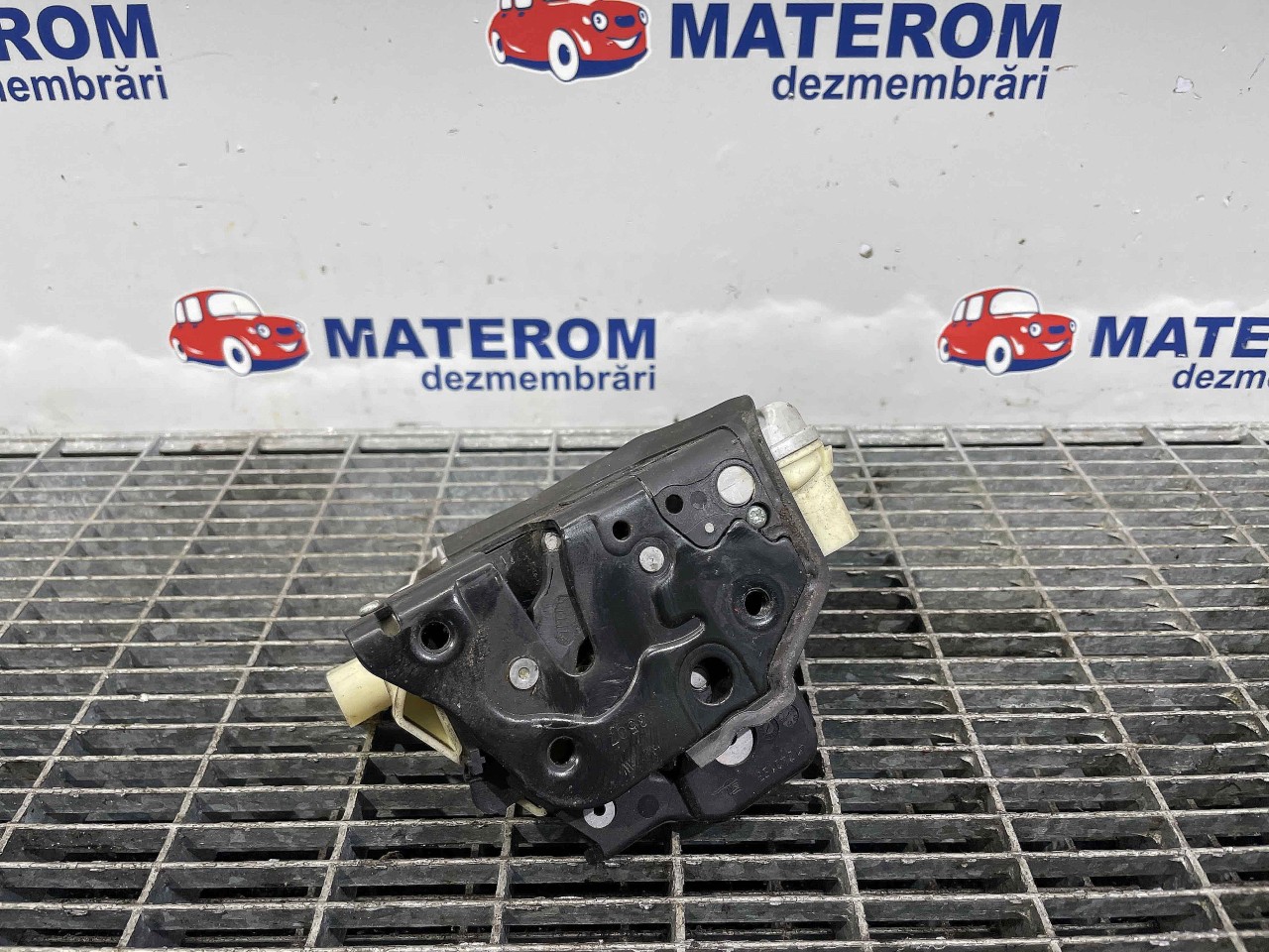 INCUIETOARE USA FATA DREAPTA AUDI A3 A3 - - (2007 2012)