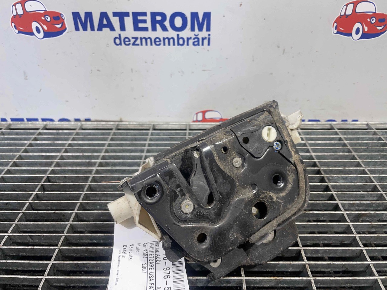 INCUIETOARE USA FATA DREAPTA AUDI A4 - - (2004 2007)