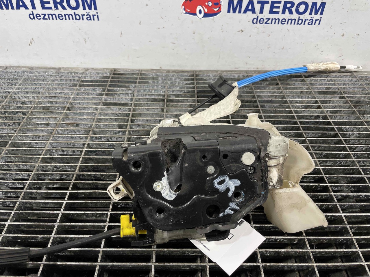 INCUIETOARE USA FATA DREAPTA AUDI A4 - - (2012 2015)