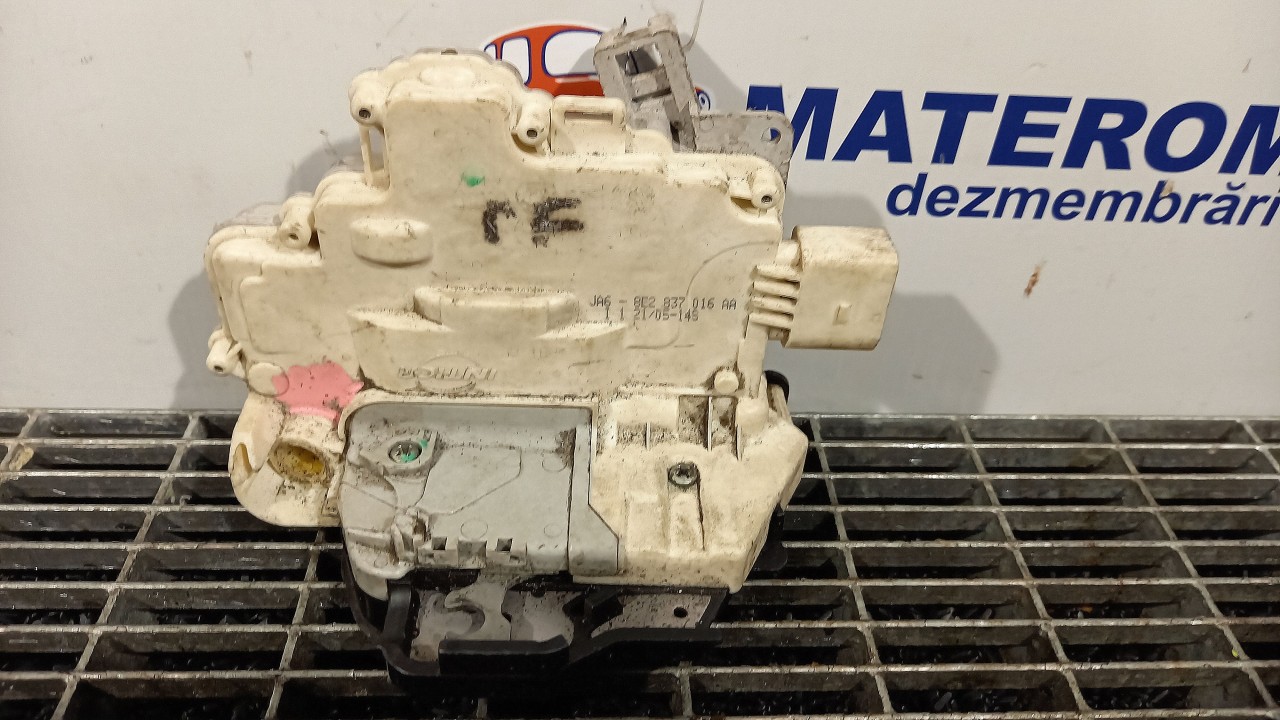 INCUIETOARE USA FATA DREAPTA AUDI A4 A4 - - (2004 2007)
