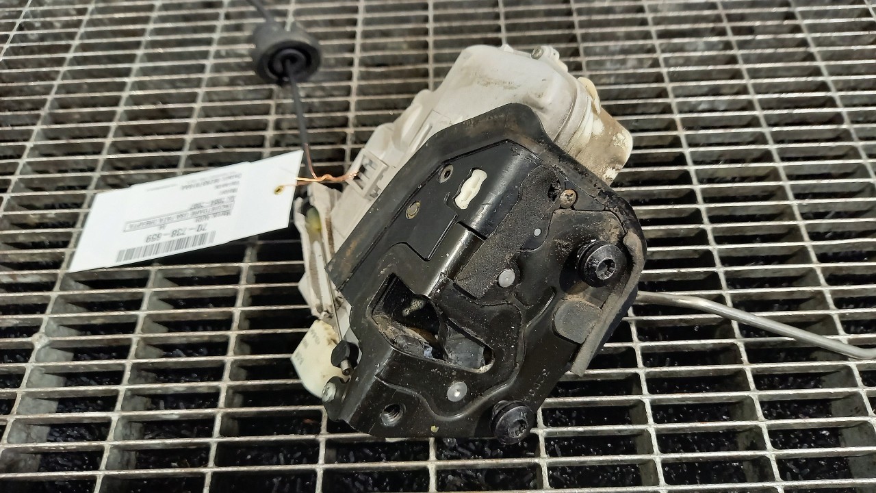 INCUIETOARE USA FATA DREAPTA AUDI A4 A4 - - (2004 2007)