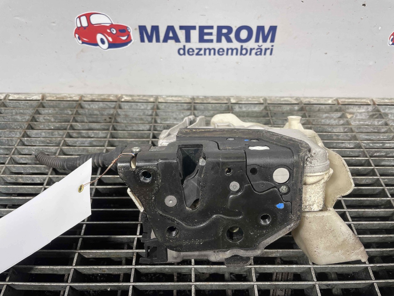 INCUIETOARE USA FATA DREAPTA AUDI A4 A4 - - (2007 2011)
