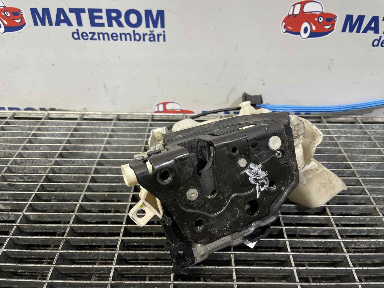 INCUIETOARE USA FATA DREAPTA AUDI A4 A4 - - (2012 2015)
