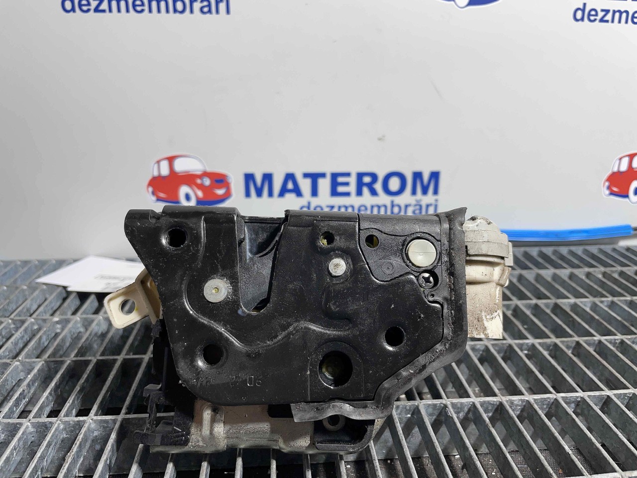 INCUIETOARE USA FATA DREAPTA AUDI A4 A4 - - (2012 2015)
