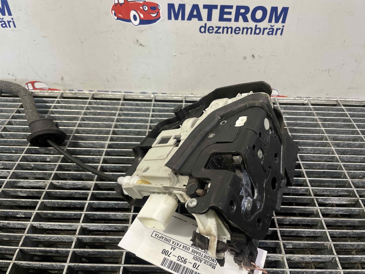 INCUIETOARE USA FATA DREAPTA AUDI A4 A4 - - (2015 2018)