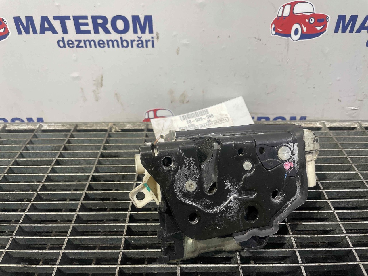 INCUIETOARE USA FATA DREAPTA AUDI A6 - - (2004 2009)
