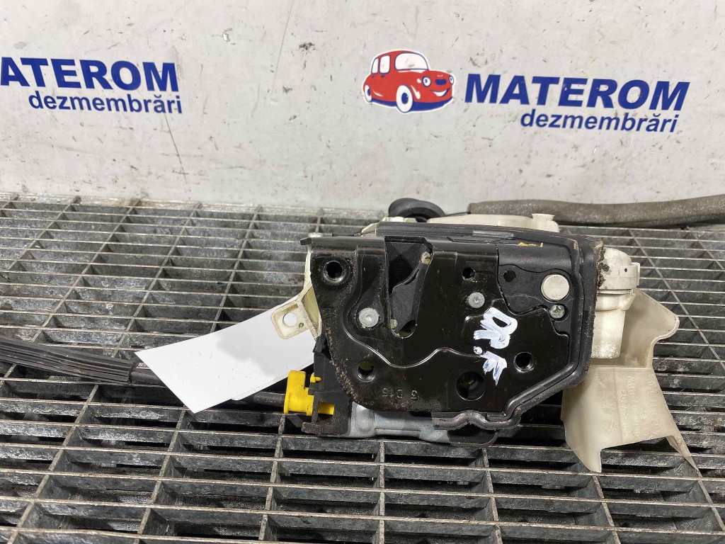 INCUIETOARE USA FATA DREAPTA AUDI A6 - -