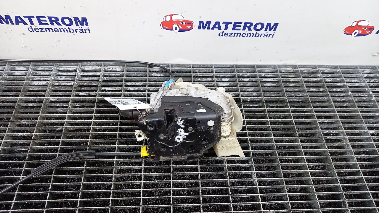 INCUIETOARE USA FATA DREAPTA AUDI Q3 - -
