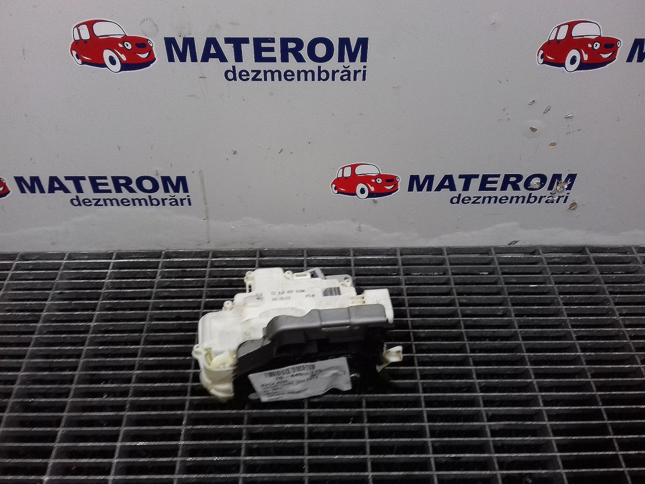 INCUIETOARE USA FATA DREAPTA AUDI Q3 - - (2011 2015)