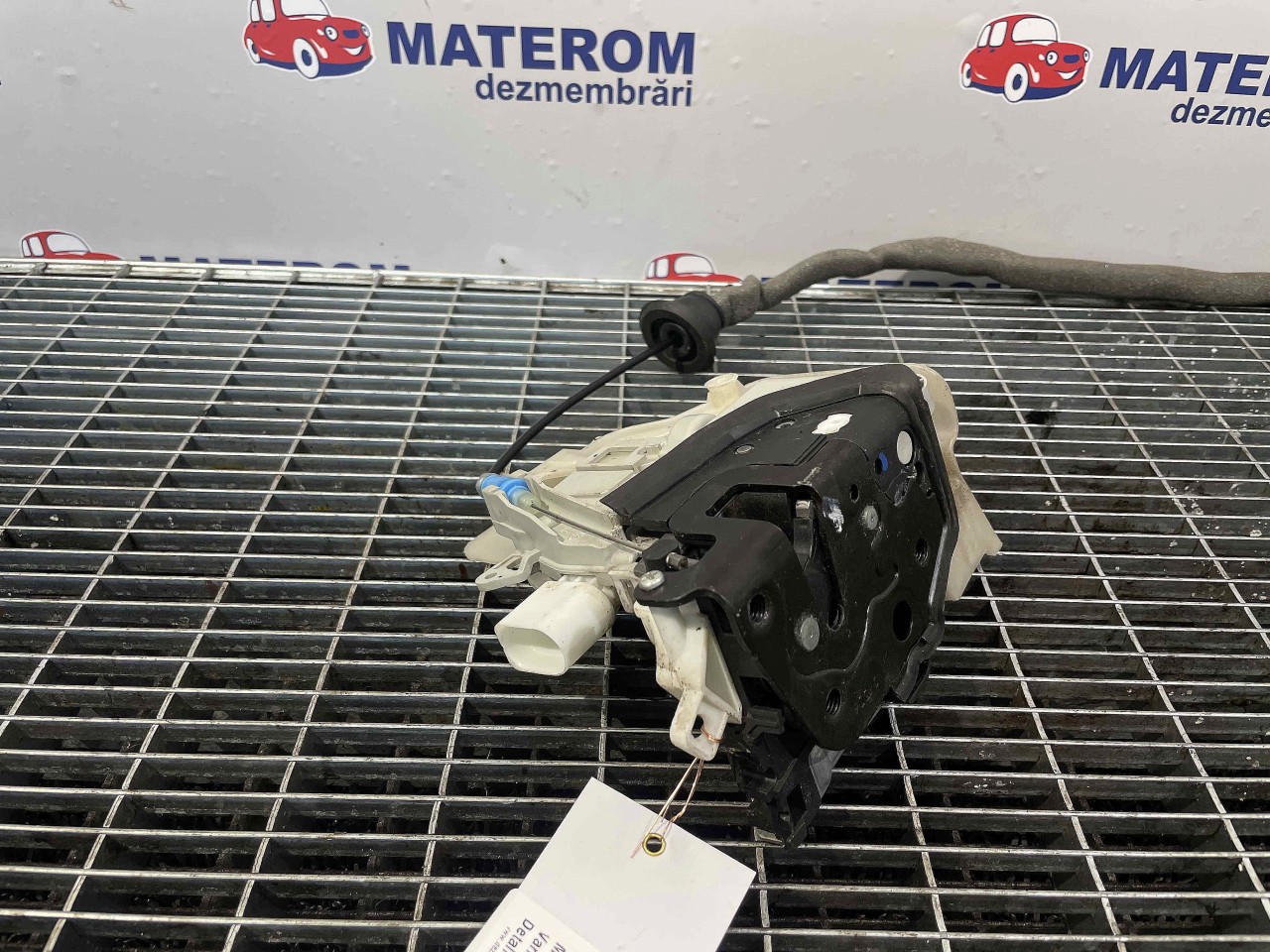 INCUIETOARE USA FATA DREAPTA AUDI Q3 - - (2015 2018)