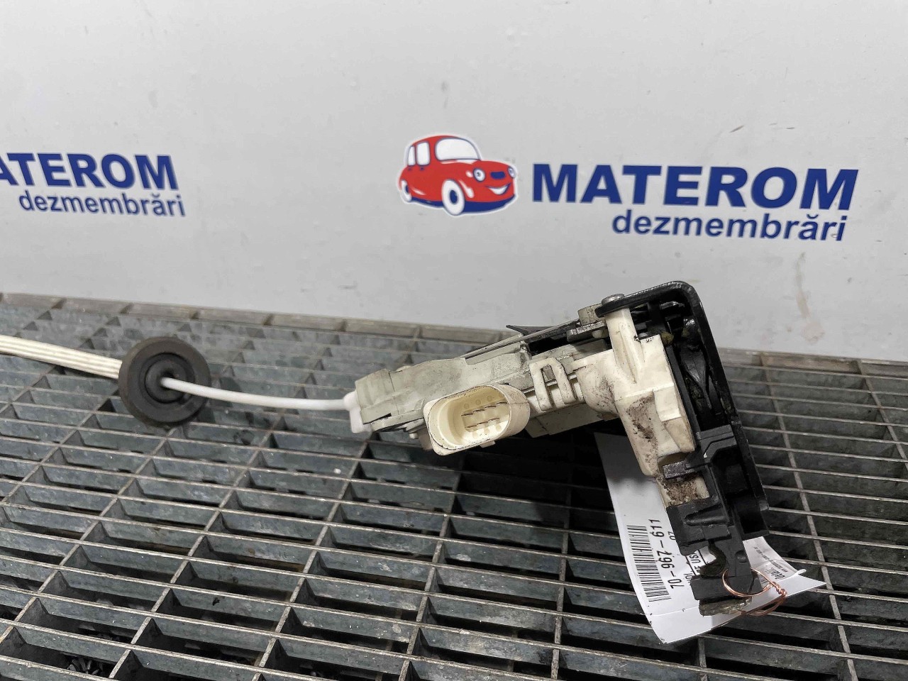 INCUIETOARE USA FATA DREAPTA AUDI Q7 Q7 - - (2010 2015)