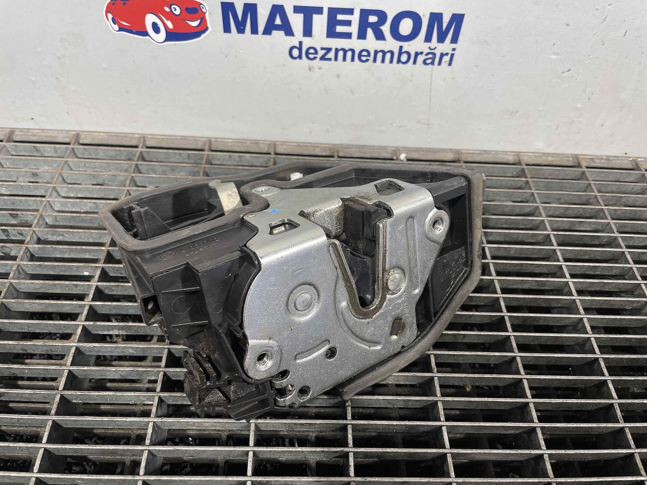 INCUIETOARE USA FATA DREAPTA BMW SERIA 1 F20 - - (2015 2019)