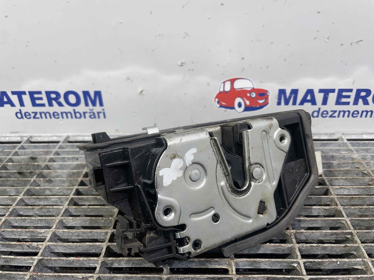 INCUIETOARE USA FATA DREAPTA BMW X1 - - 