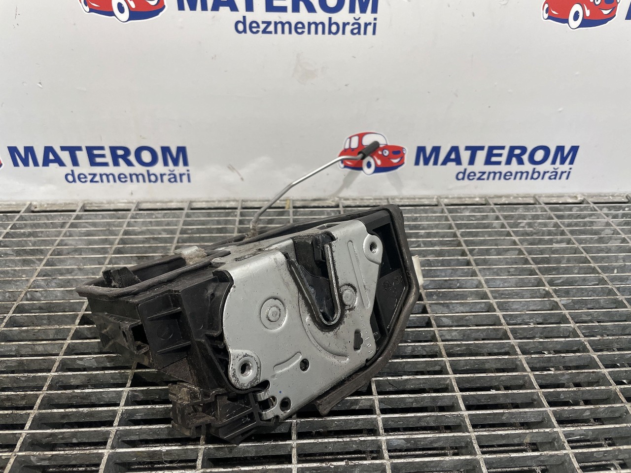INCUIETOARE USA FATA DREAPTA BMW X1 X1 - - (2009 2012)