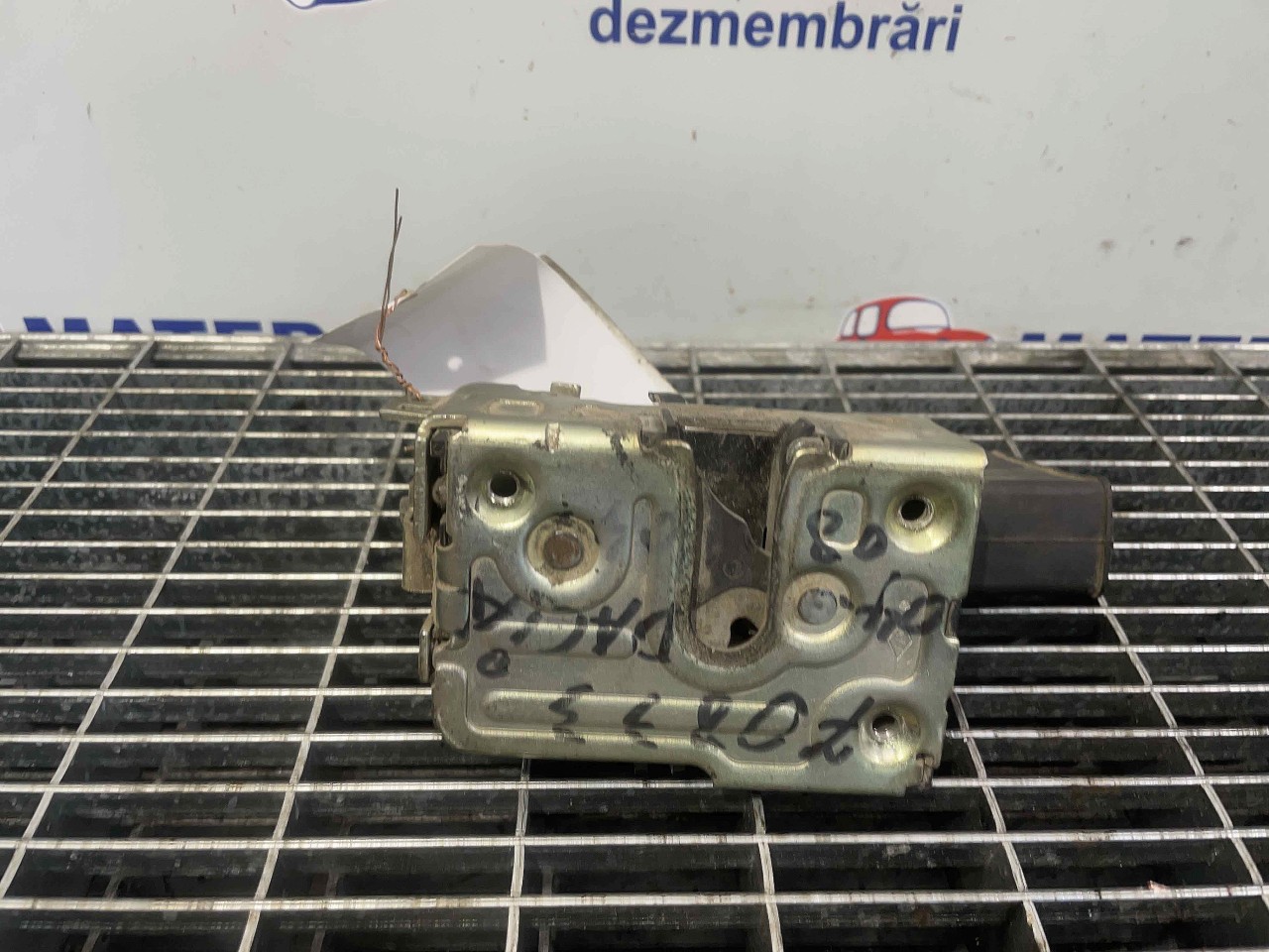 INCUIETOARE USA FATA DREAPTA DACIA LOGAN 1.4 INJ - (2004 2008)