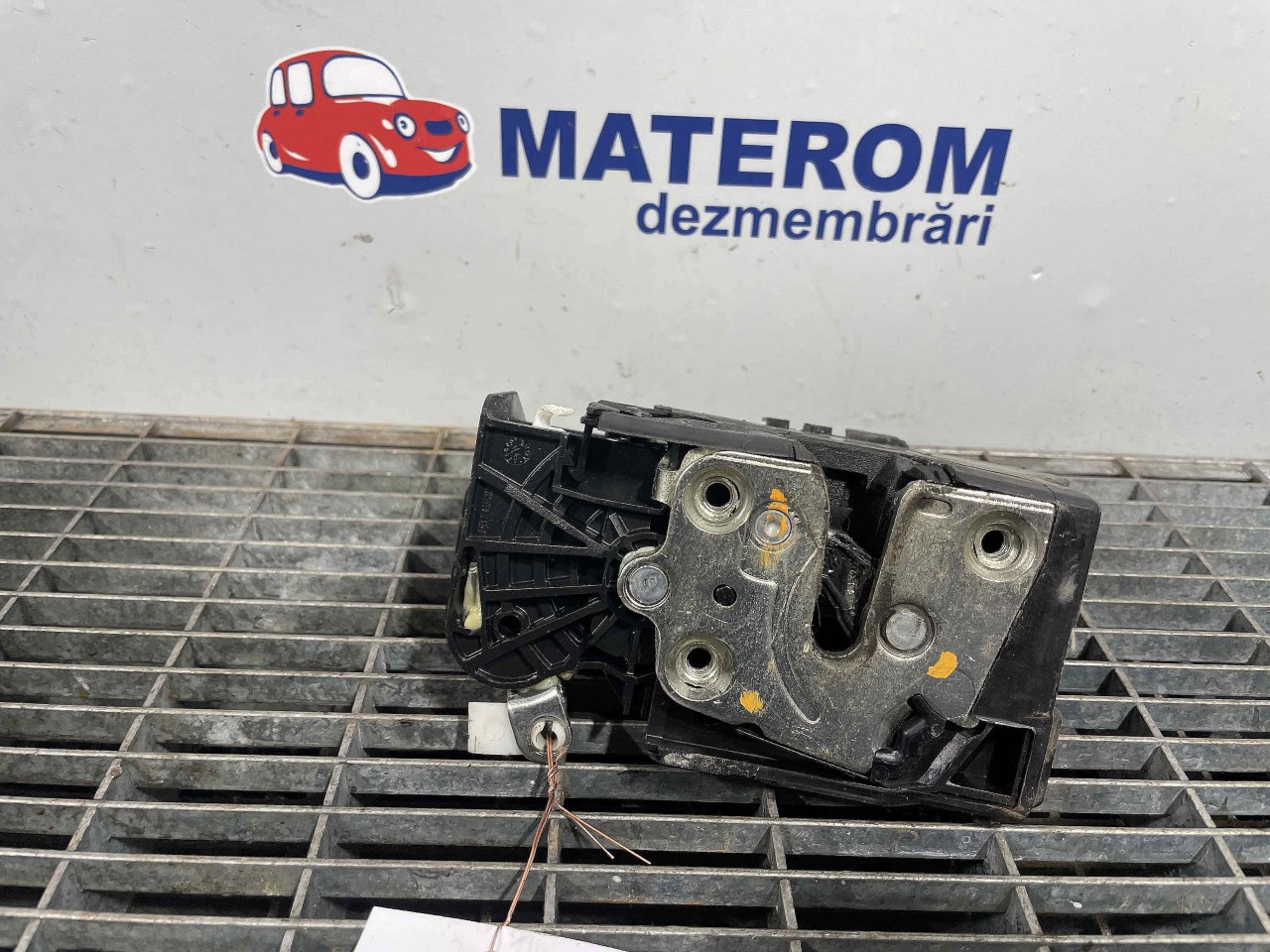 INCUIETOARE USA FATA DREAPTA DACIA LOGAN MCV LOGAN MCV - - (2012 2016)