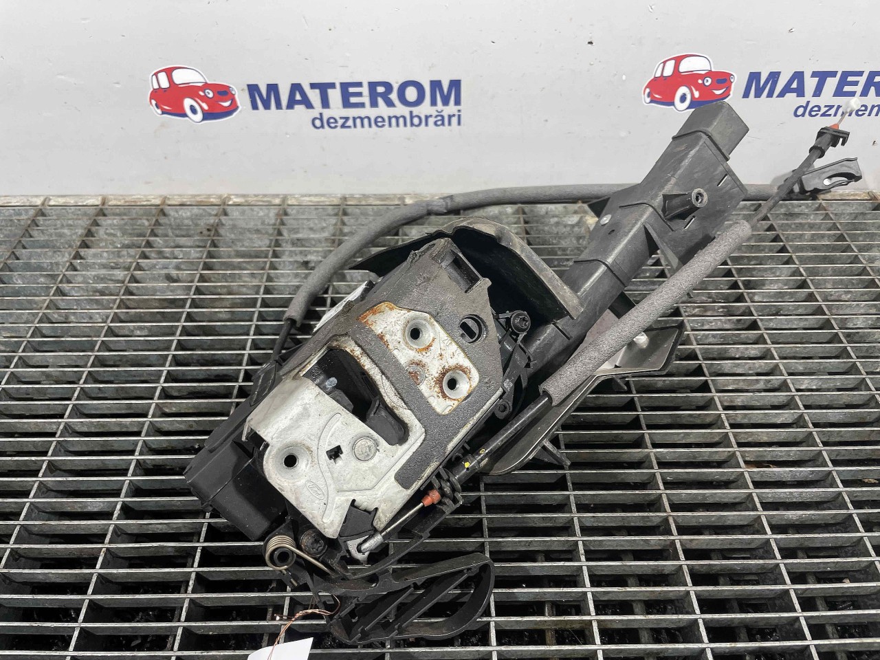 INCUIETOARE USA FATA DREAPTA FORD FOCUS - - (2011 2014)