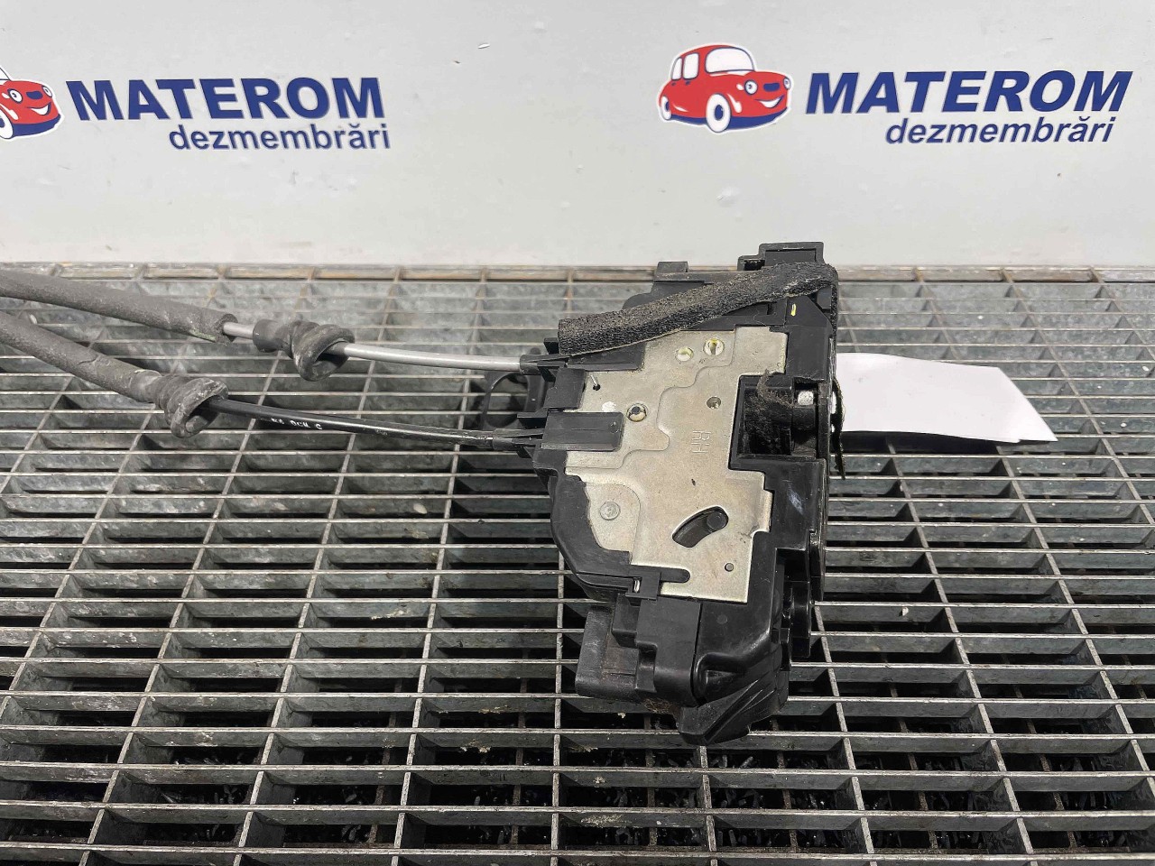 INCUIETOARE USA FATA DREAPTA HYUNDAI SANTA FE SANTA FE - - (2006 2012)