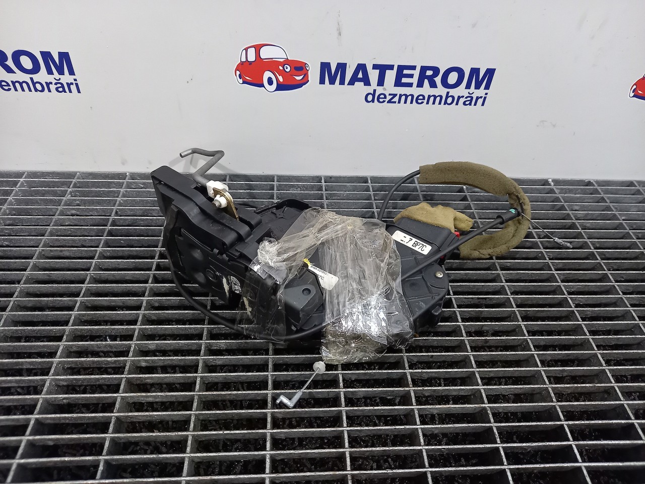 INCUIETOARE USA FATA DREAPTA MAZDA 3 - - (2003 2009)