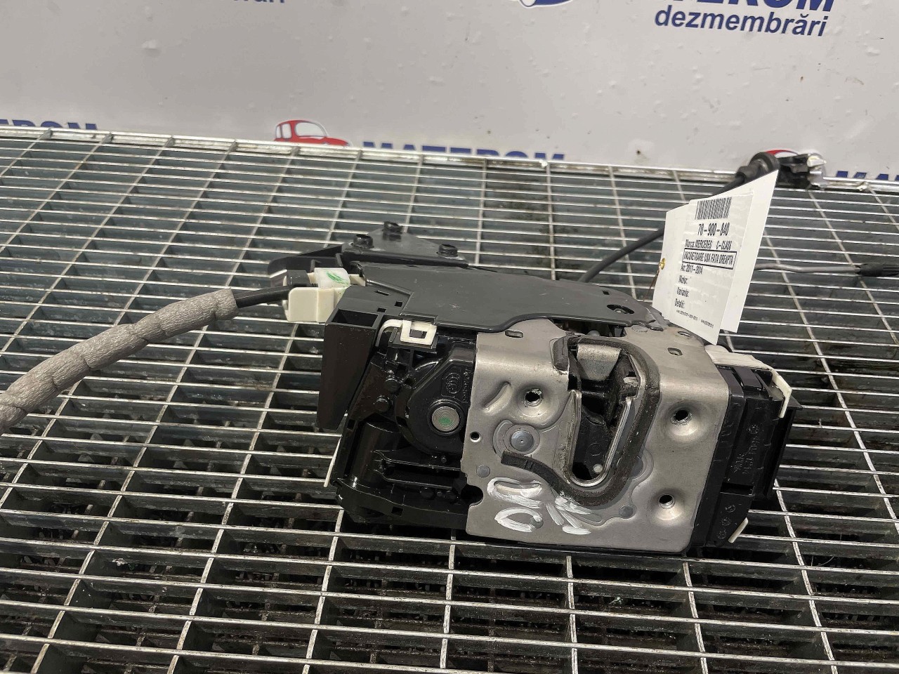 INCUIETOARE USA FATA DREAPTA MERCEDES C-CLASS - - (2011 2014)