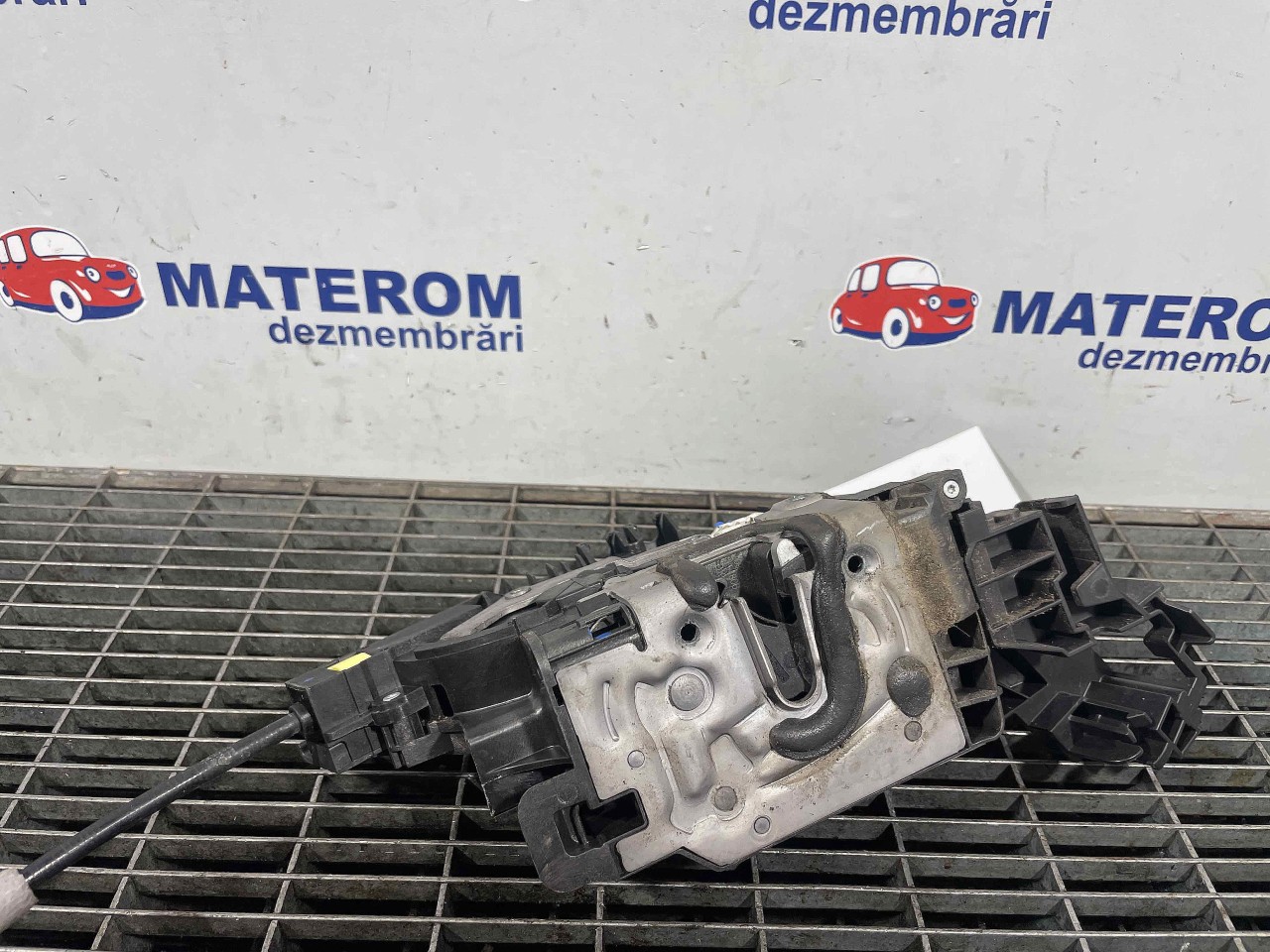 INCUIETOARE USA FATA DREAPTA MERCEDES C-CLASS - - (2014 2018)