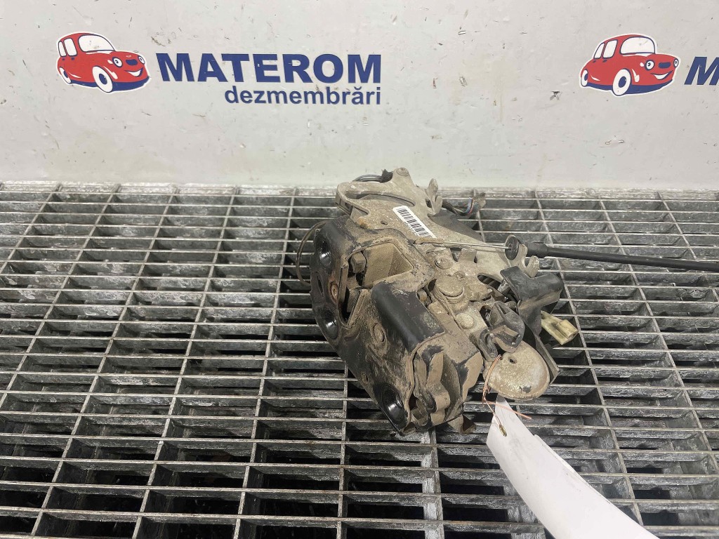 INCUIETOARE USA FATA DREAPTA MERCEDES VITO - - (2010 2014)