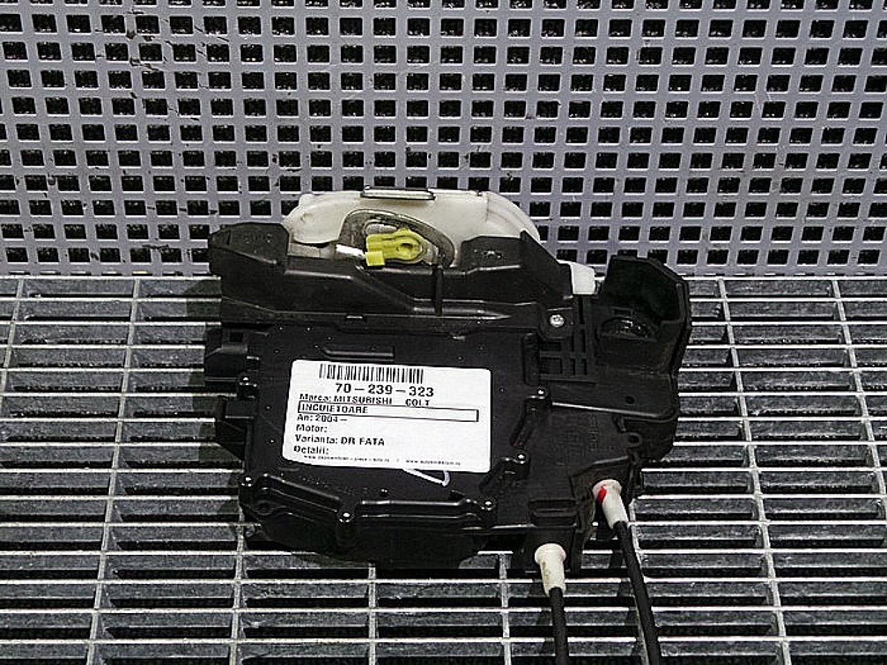 INCUIETOARE USA FATA DREAPTA MITSUBISHI COLT - - (2004 2008)