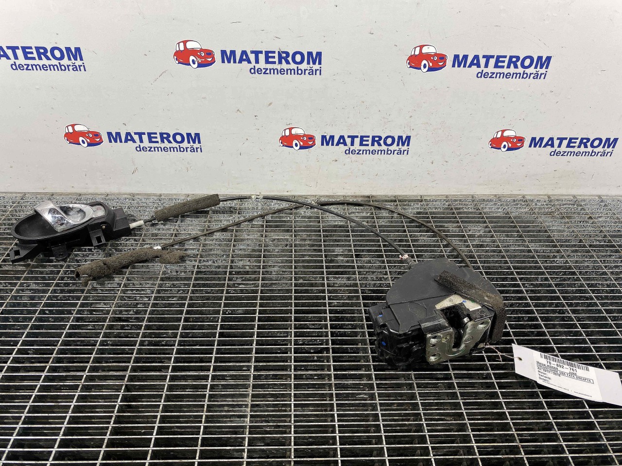 INCUIETOARE USA FATA DREAPTA NISSAN JUKE - - (2014 2018)
