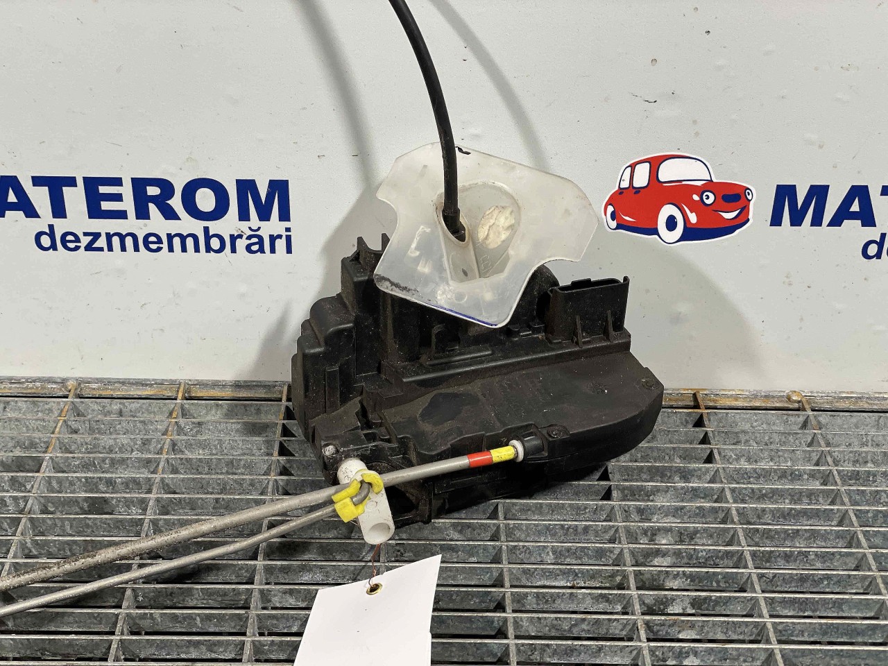 INCUIETOARE USA FATA DREAPTA NISSAN QASHQAI QASHQAI - - (2006 2010)