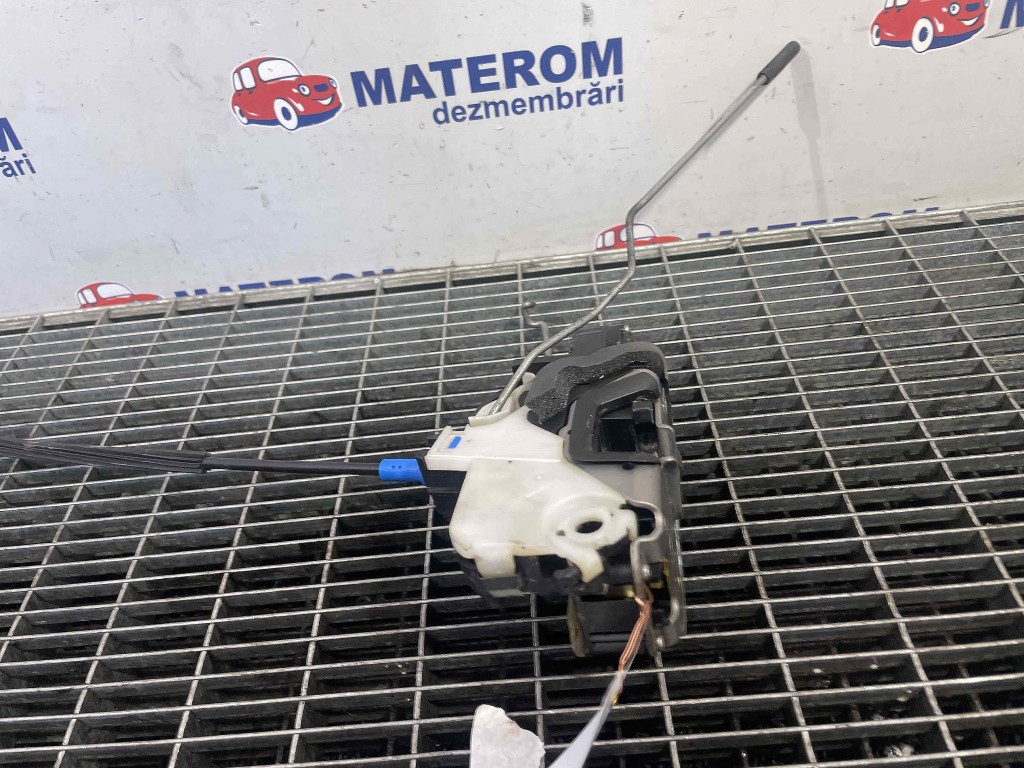 INCUIETOARE USA FATA DREAPTA OPEL ASTRA J - - (2009 2012)