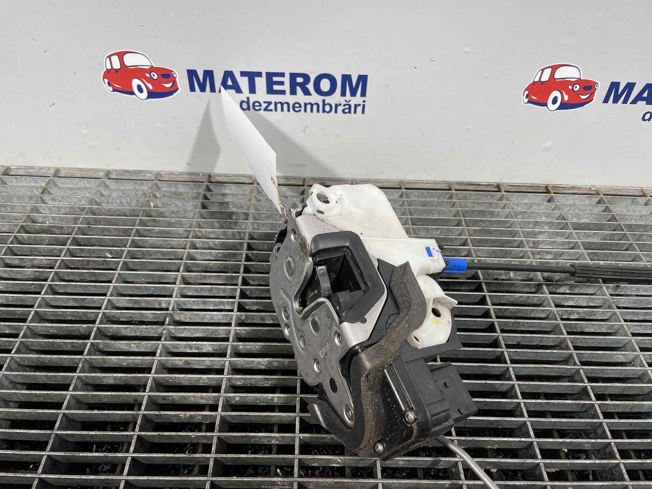 INCUIETOARE USA FATA DREAPTA OPEL ASTRA J - - (2009 2012)
