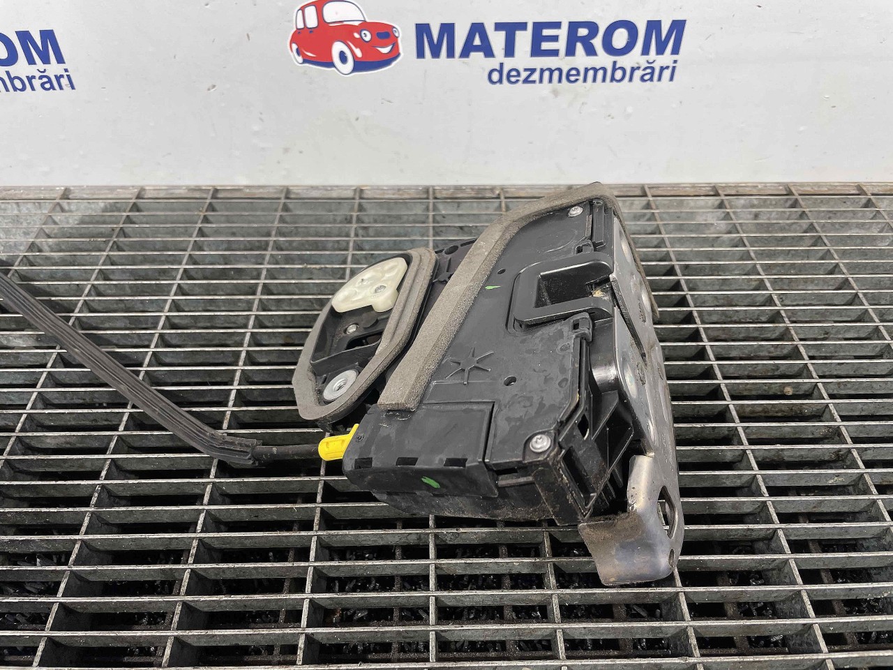 INCUIETOARE USA FATA DREAPTA OPEL ASTRA K - - (2015 2021)