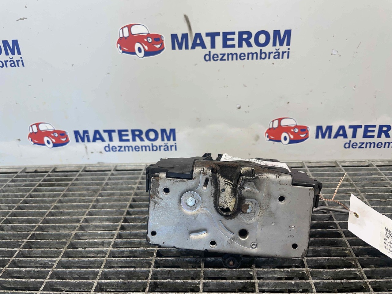 INCUIETOARE USA FATA DREAPTA OPEL CORSA D - - (2006 2011)
